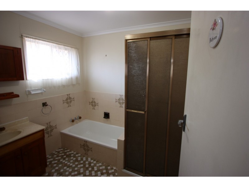 4 Michelle court, Cleveland QLD 4163