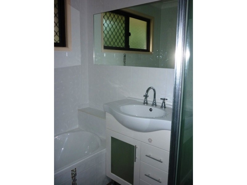 4 Currawong Drive, Birkdale QLD 4159