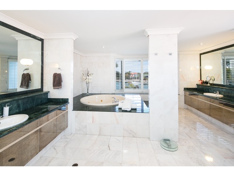 11 Seahaven Court, Raby Bay QLD 4163