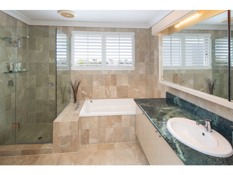 11 Seahaven Court, Raby Bay QLD 4163