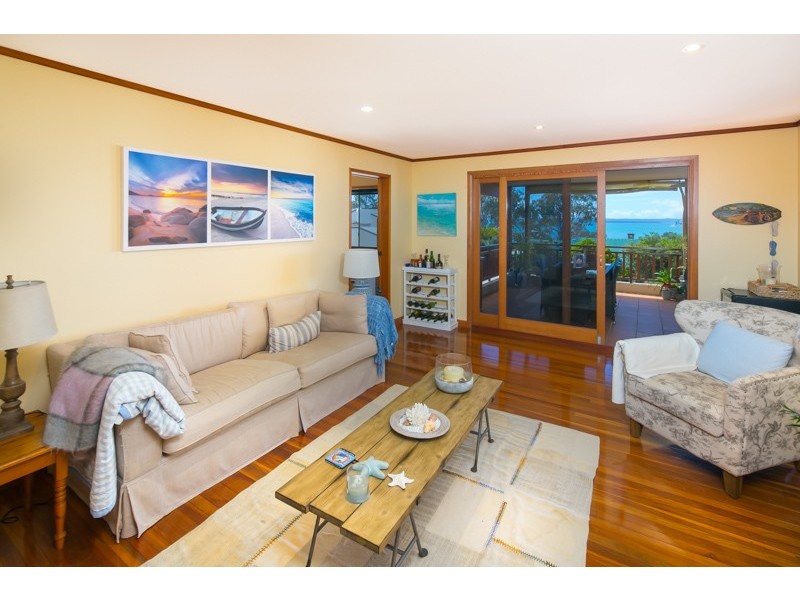 8 Outlook Parade, Ormiston QLD 4160