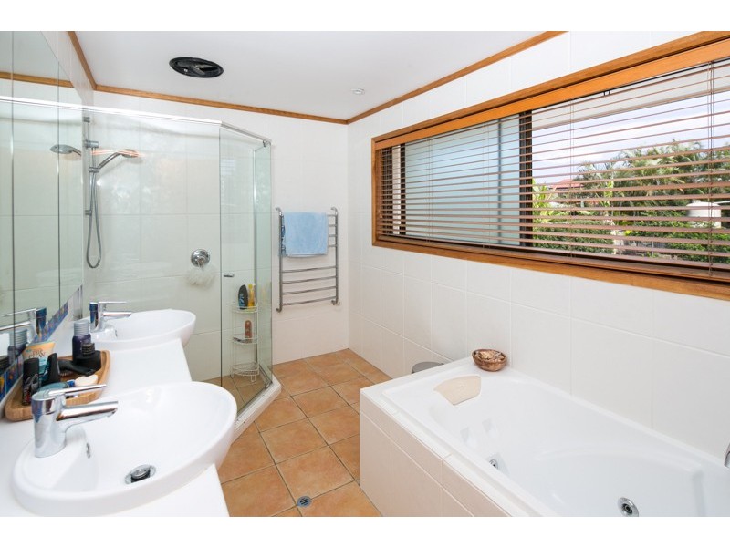 8 Outlook Parade, Ormiston QLD 4160