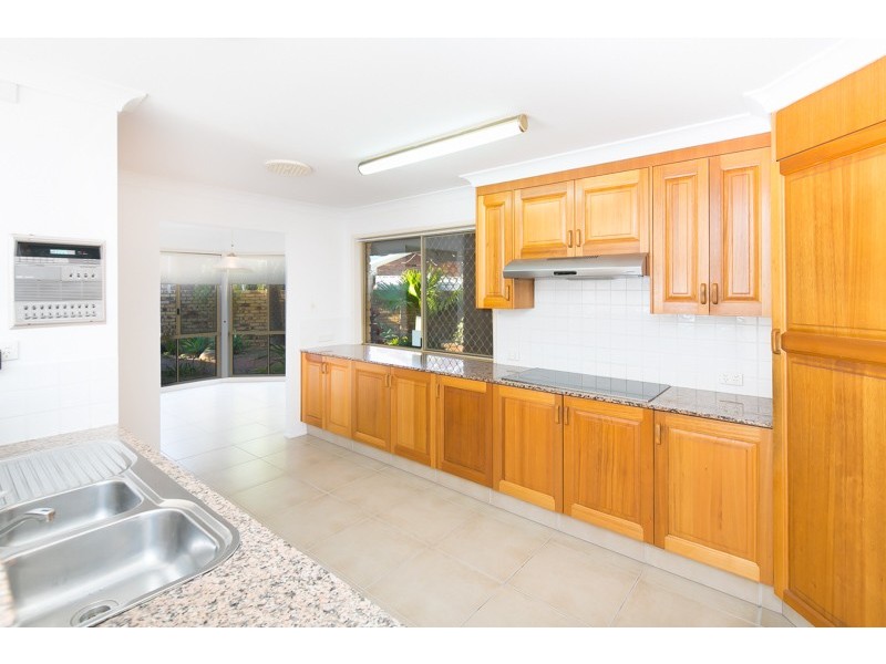 11 Captains Court, Raby Bay QLD 4163