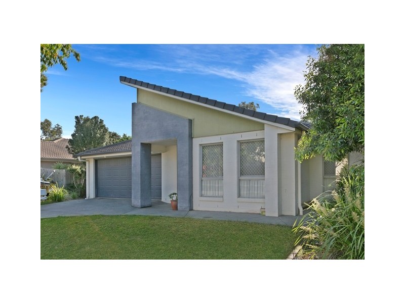 5 Shaw Place, Redland Bay QLD 4165