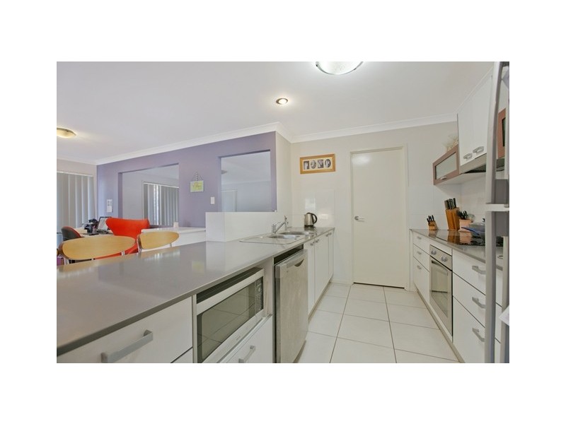 5 Shaw Place, Redland Bay QLD 4165