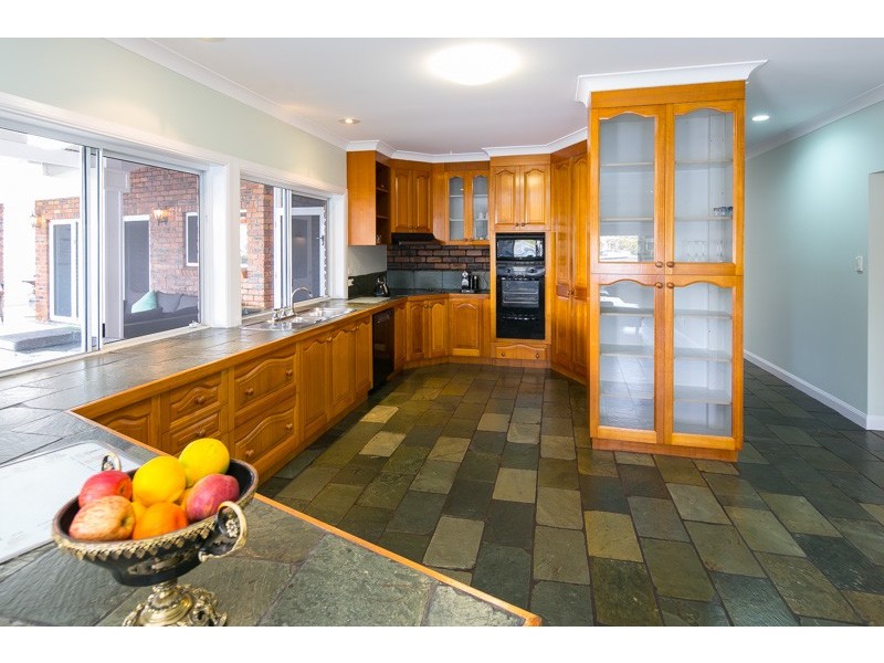 13 Captains Court, Raby Bay QLD 4163