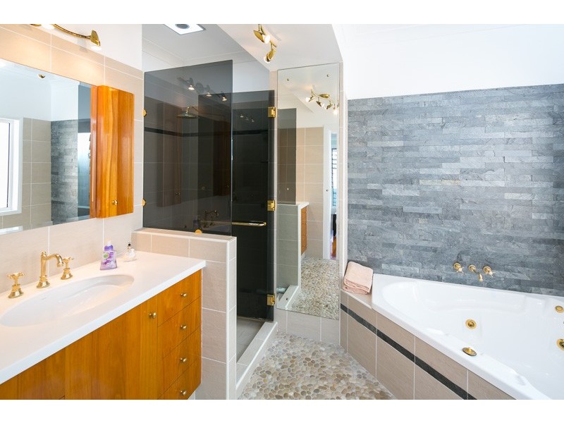 13 Captains Court, Raby Bay QLD 4163