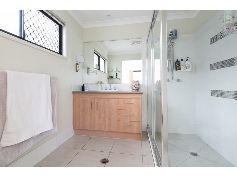 16a Long Street, Cleveland QLD 4163