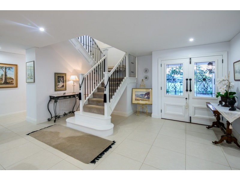 15 Anchorage Drive, Raby Bay QLD 4163