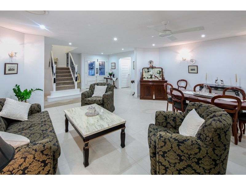 15 Anchorage Drive, Raby Bay QLD 4163