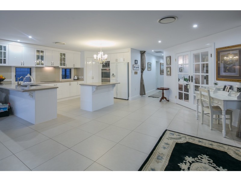 15 Anchorage Drive, Raby Bay QLD 4163