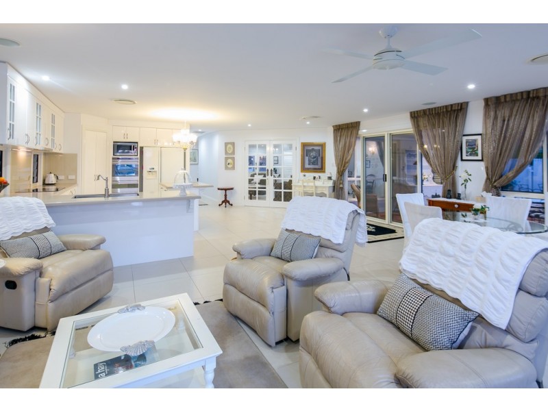 15 Anchorage Drive, Raby Bay QLD 4163