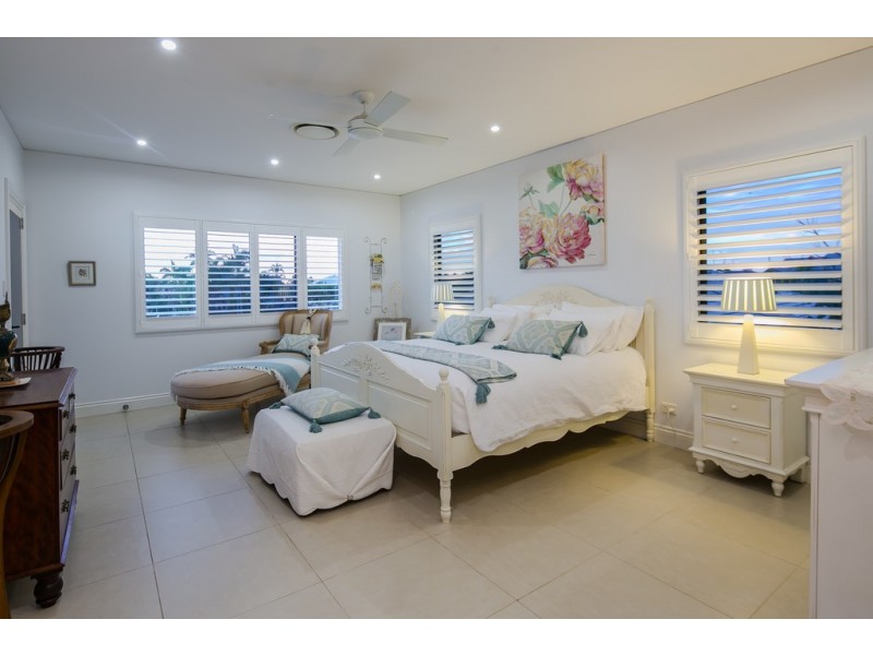 15 Anchorage Drive, Raby Bay QLD 4163