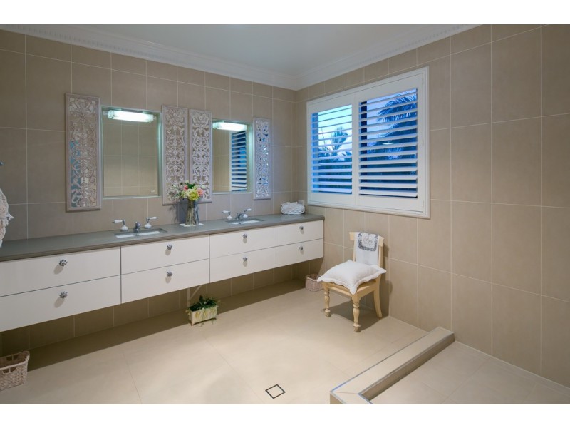 15 Anchorage Drive, Raby Bay QLD 4163