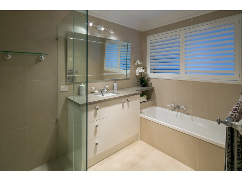 15 Anchorage Drive, Raby Bay QLD 4163