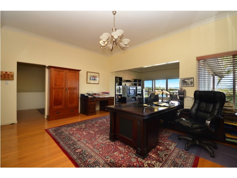 32 Crescent Road, Hamilton QLD 4007