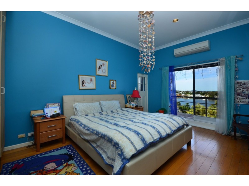 32 Crescent Road, Hamilton QLD 4007