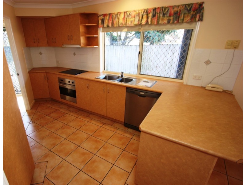 3/2 Homer Street, Cleveland QLD 4163