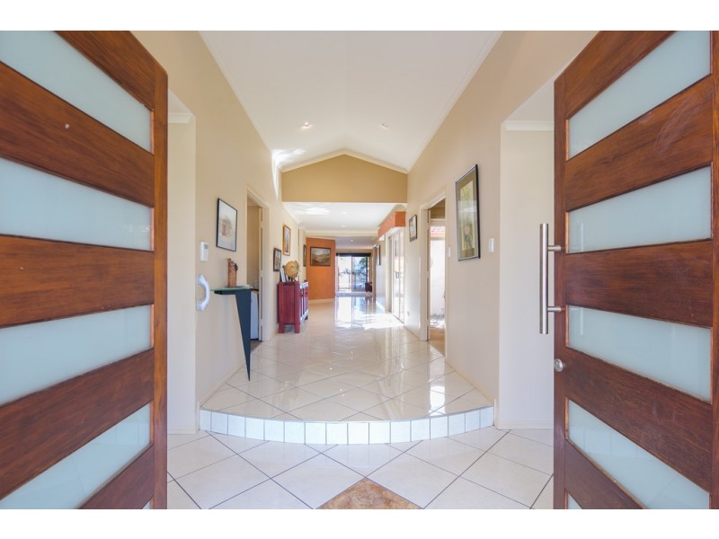 24 Seahaven Court, Raby Bay QLD 4163