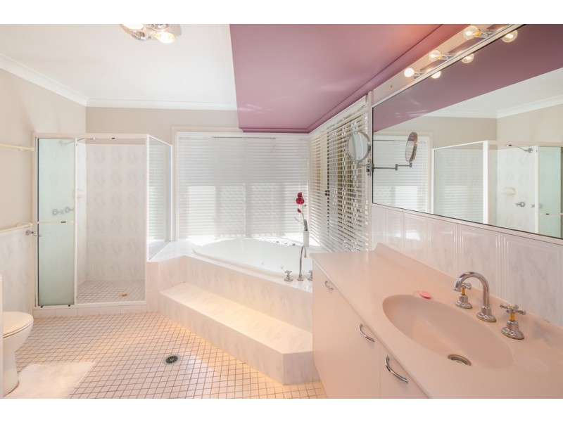 24 Seahaven Court, Raby Bay QLD 4163