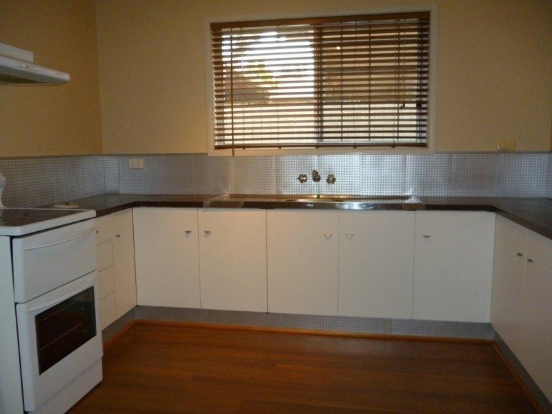 10 Mark Street, Redland Bay QLD 4165