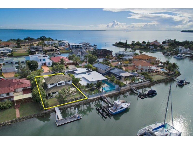 8 Downwind Ct, Birkdale QLD 4159