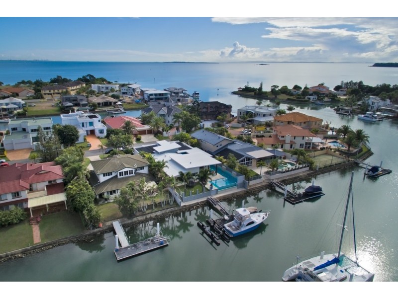 8 Downwind Ct, Birkdale QLD 4159