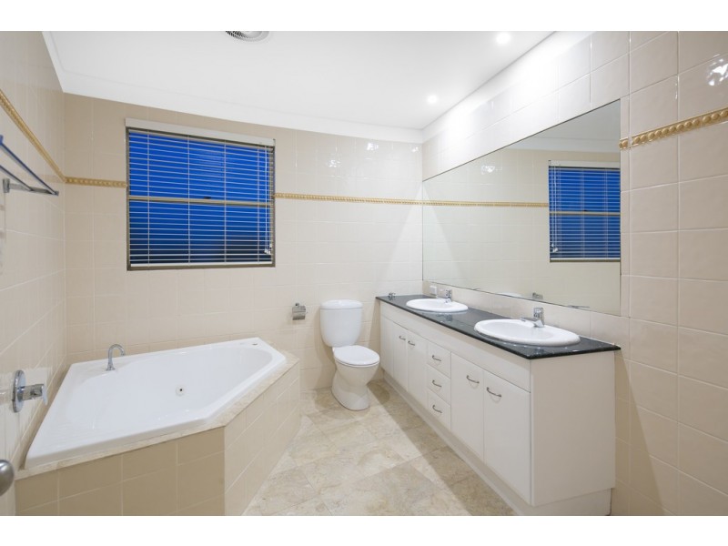 19 Mainsail Street, Birkdale QLD 4159