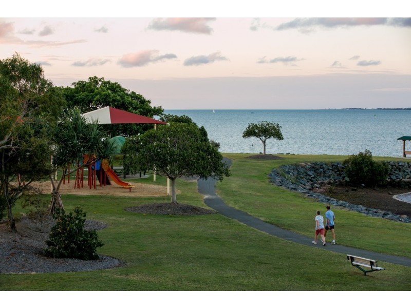 19 Mainsail Street, Birkdale QLD 4159