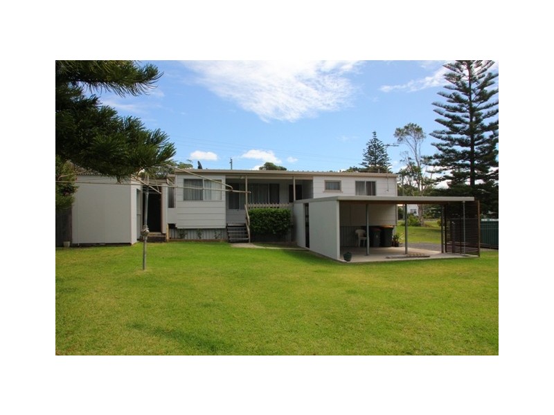 18 Princes Highway, Burrill Lake NSW 2539