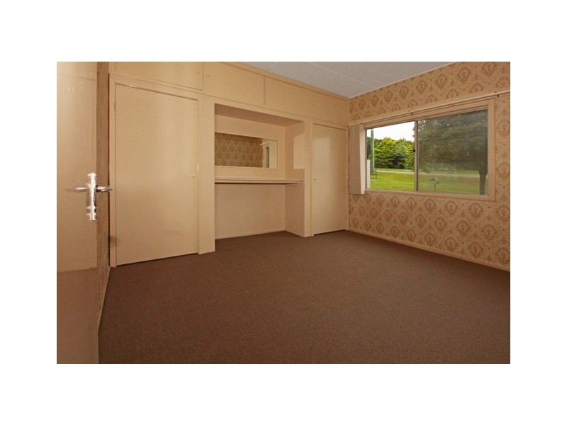 18 Princes Highway, Burrill Lake NSW 2539