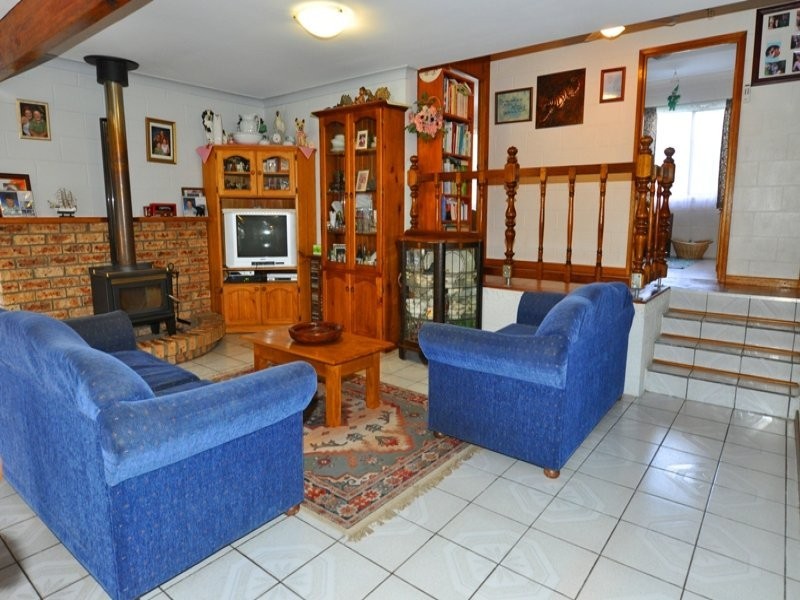 19 River Road, Lake Tabourie NSW 2539