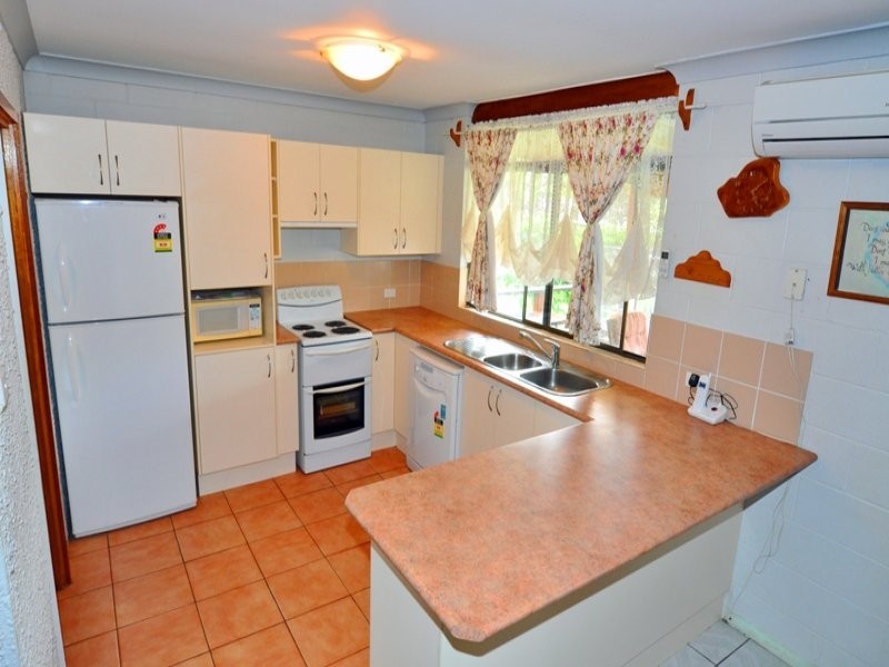 19 River Road, Lake Tabourie NSW 2539