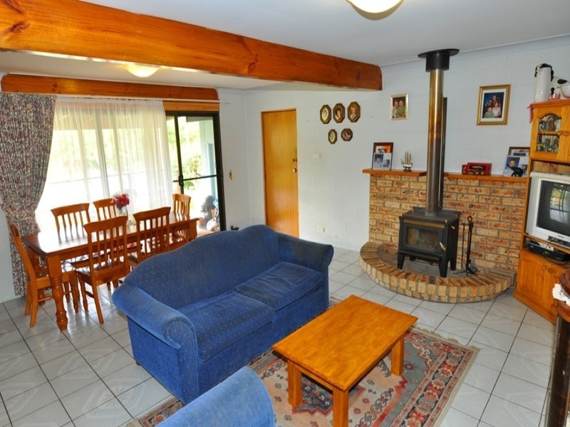 19 River Road, Lake Tabourie NSW 2539