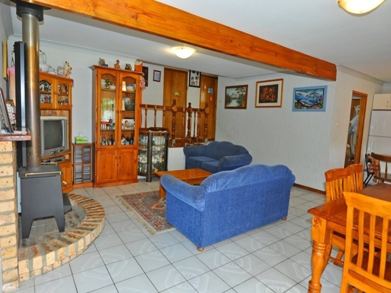 19 River Road, Lake Tabourie NSW 2539