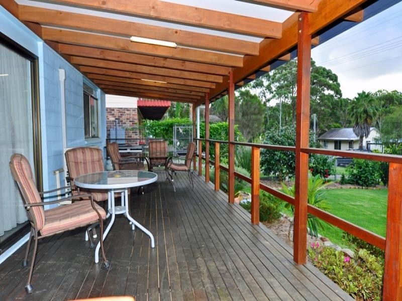 19 River Road, Lake Tabourie NSW 2539