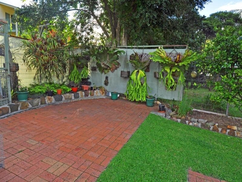 19 River Road, Lake Tabourie NSW 2539