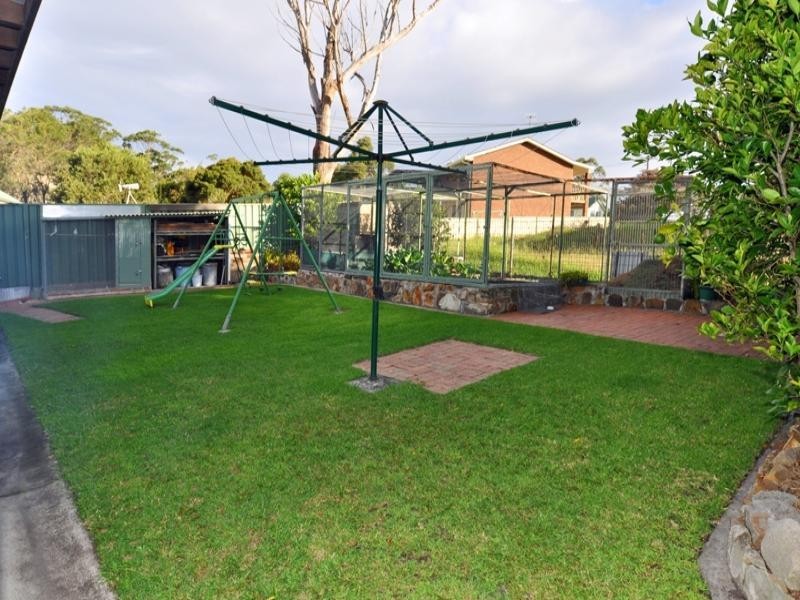 19 River Road, Lake Tabourie NSW 2539