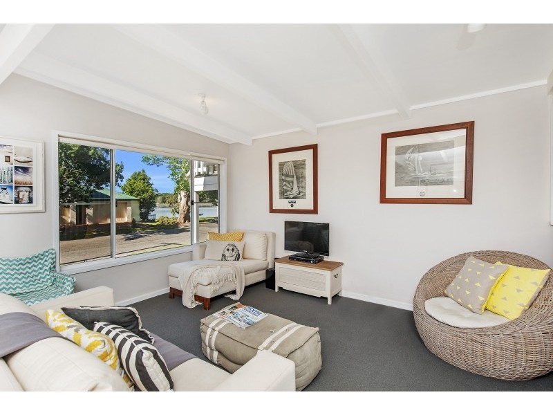 13 Kendall Crescent, Burrill Lake NSW 2539