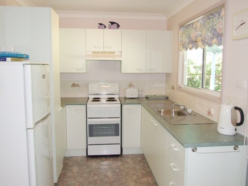 15 Paterson Close, Lake Tabourie NSW 2539