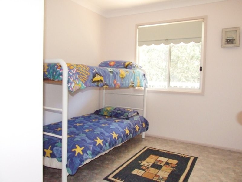 15 Paterson Close, Lake Tabourie NSW 2539