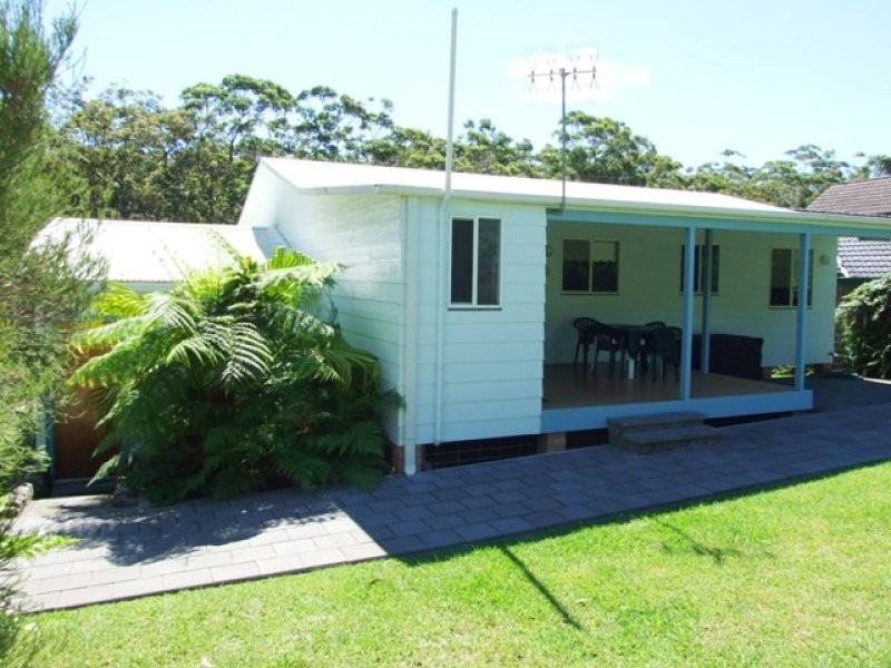 15 Paterson Close, Lake Tabourie NSW 2539