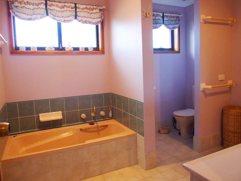 50 Bombora Crescent, Mollymook NSW 2539