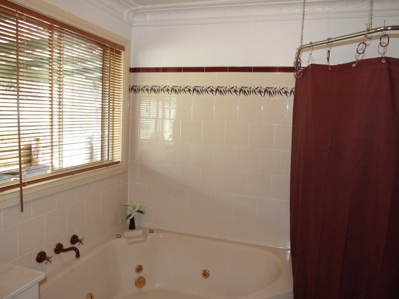 11 Aries Place, Narrawallee NSW 2539