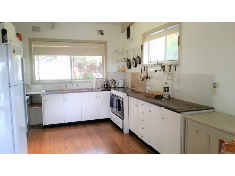 10 Hilltop Crescent, Mollymook Beach NSW 2539