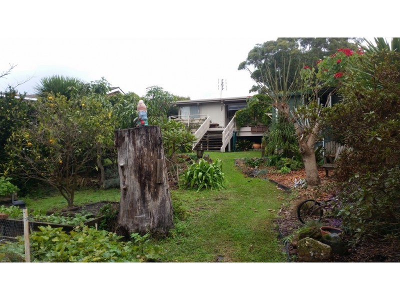 10 Hilltop Crescent, Mollymook Beach NSW 2539
