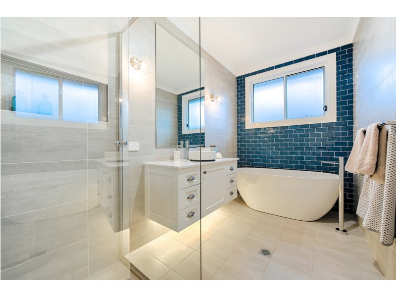 8 Eyre Crescent, Burrill Lake NSW 2539