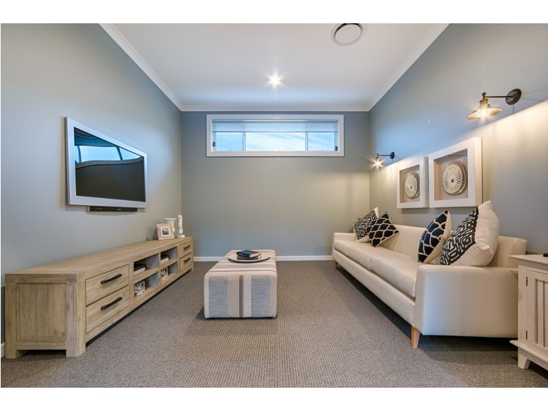 8 Eyre Crescent, Burrill Lake NSW 2539