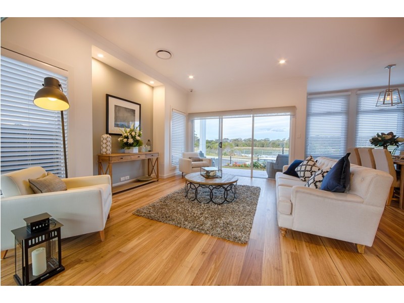 8 Eyre Crescent, Burrill Lake NSW 2539