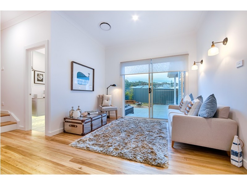 8 Eyre Crescent, Burrill Lake NSW 2539